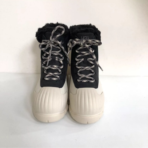 UGG ADIROAM HIKER SHORT BLACK WATERPROOF SHEARLING LINED Boots - Picture 3 of 5